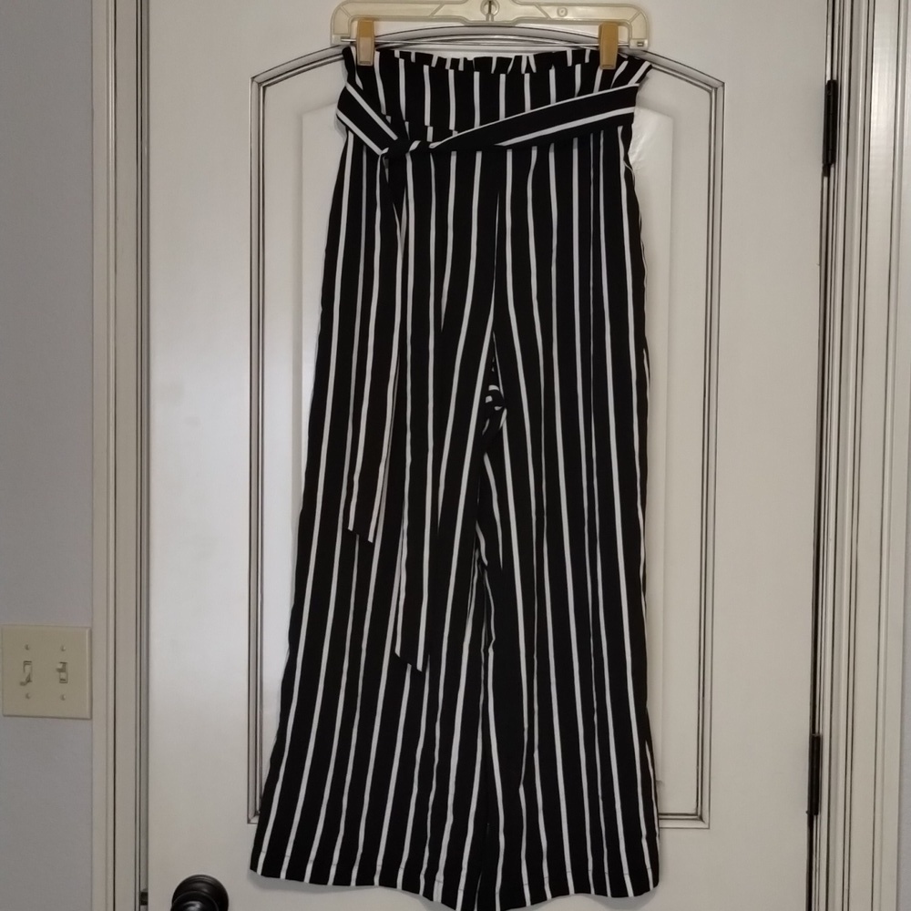 Forever 21 Contemporary Black Ivory Stripe Crop Wide Leg Pant w Tie